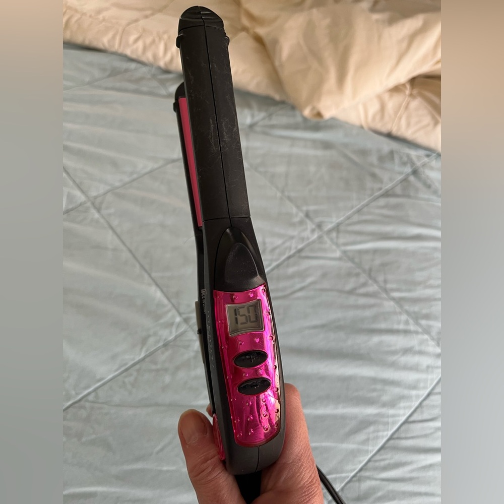 Conair Infiniti Pro Black and Pink Hair Straightener w/ Adjustable Temp - Picture 2 of 6